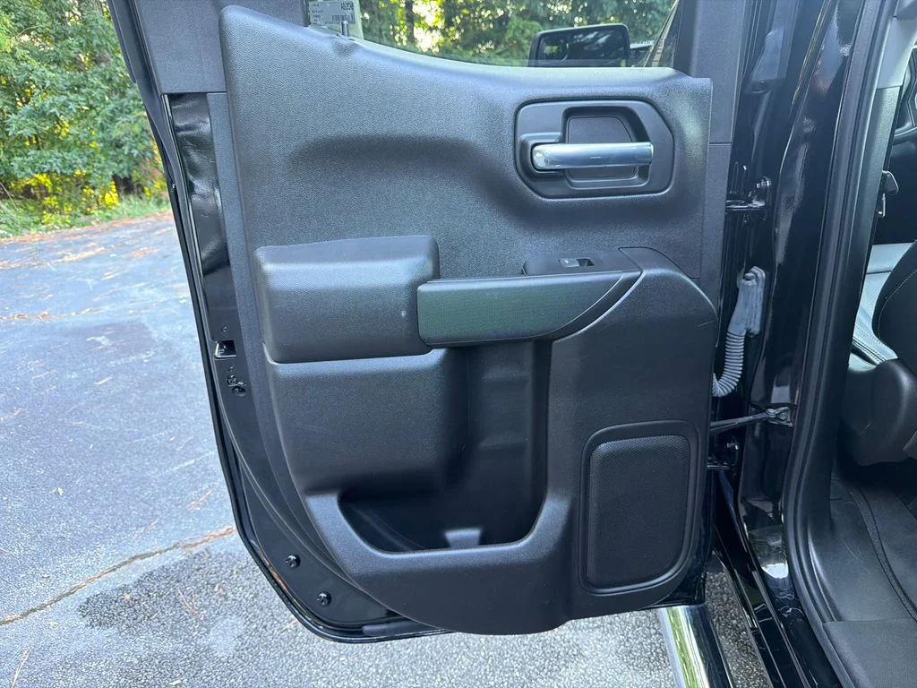 Used 2025 Black Chevrolet Custom image 21