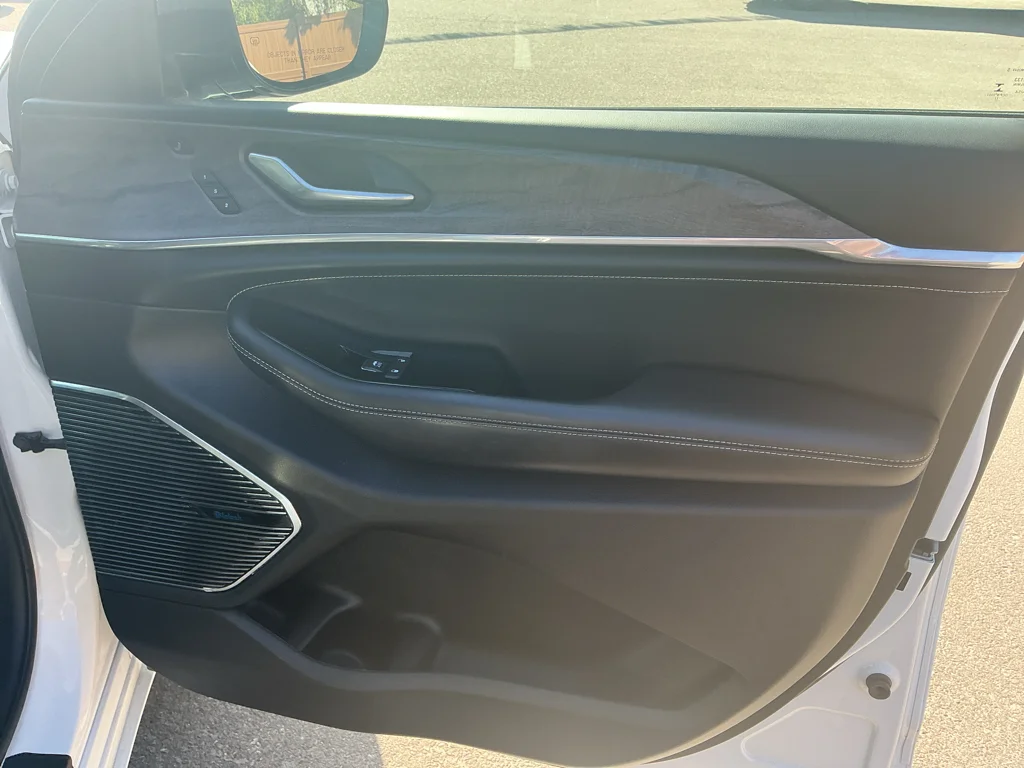 Used 2022 Bright White Jeep Overland image 14