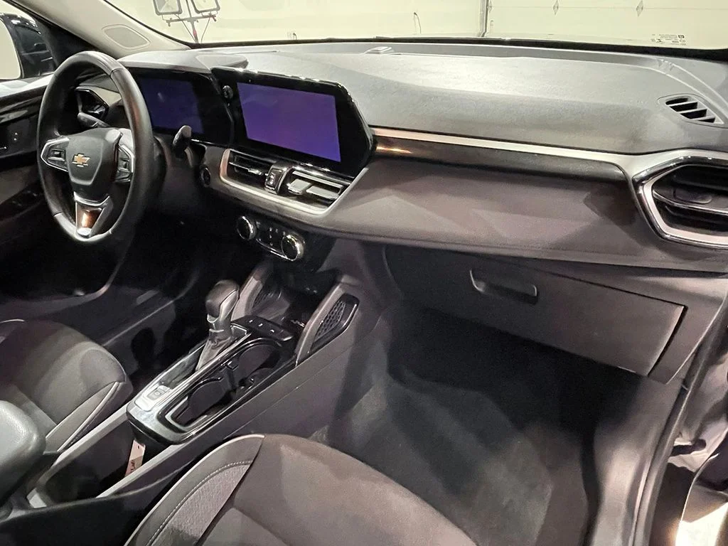 Used 2025 Black Chevrolet LT image 28