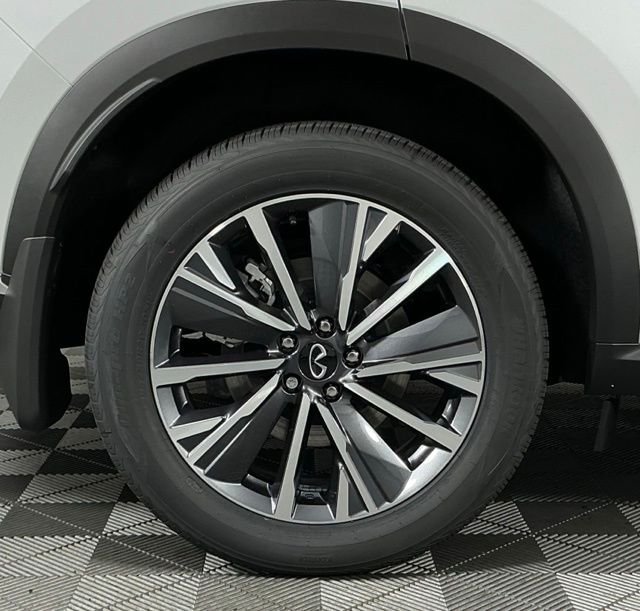 New 2027 White INFINITI LUXE image 8