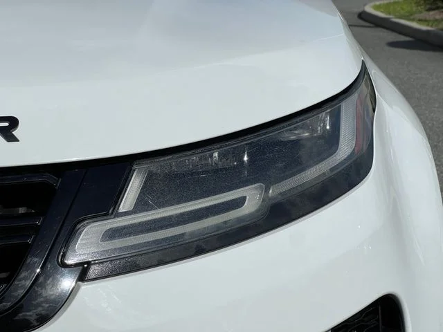 Used 2020 White Land Rover R-Dynamic SE image 9