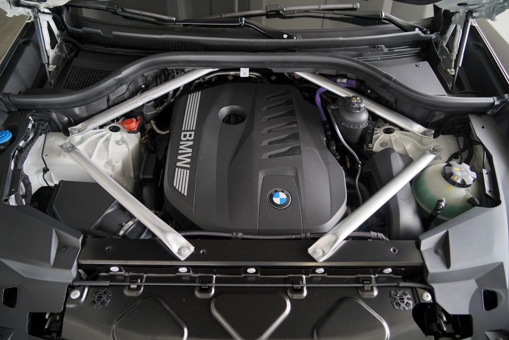 New 2026 Alpine White BMW sDrive40i image 30