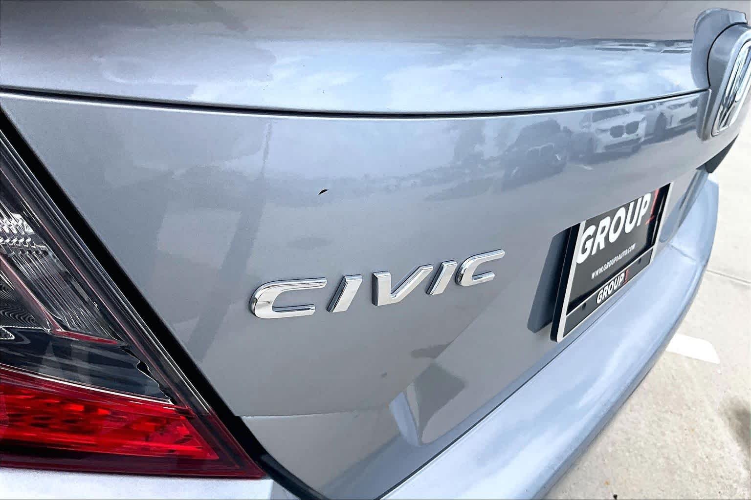 Used 2019 Lunar Silver Metallic Honda LX image 9
