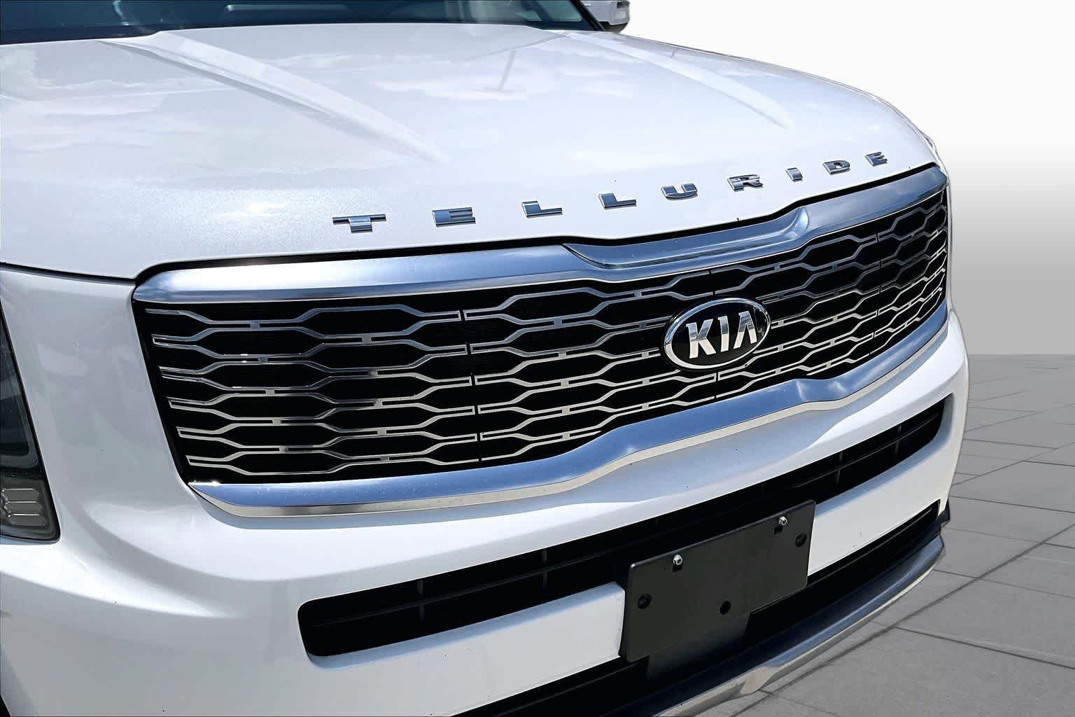 Used 2020 Snow White Pearl Kia S image 28