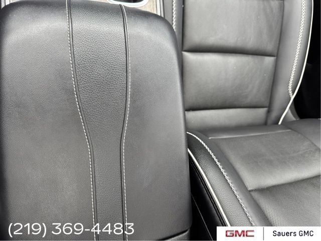 2024 GMC Acadia Denali - Photo 17