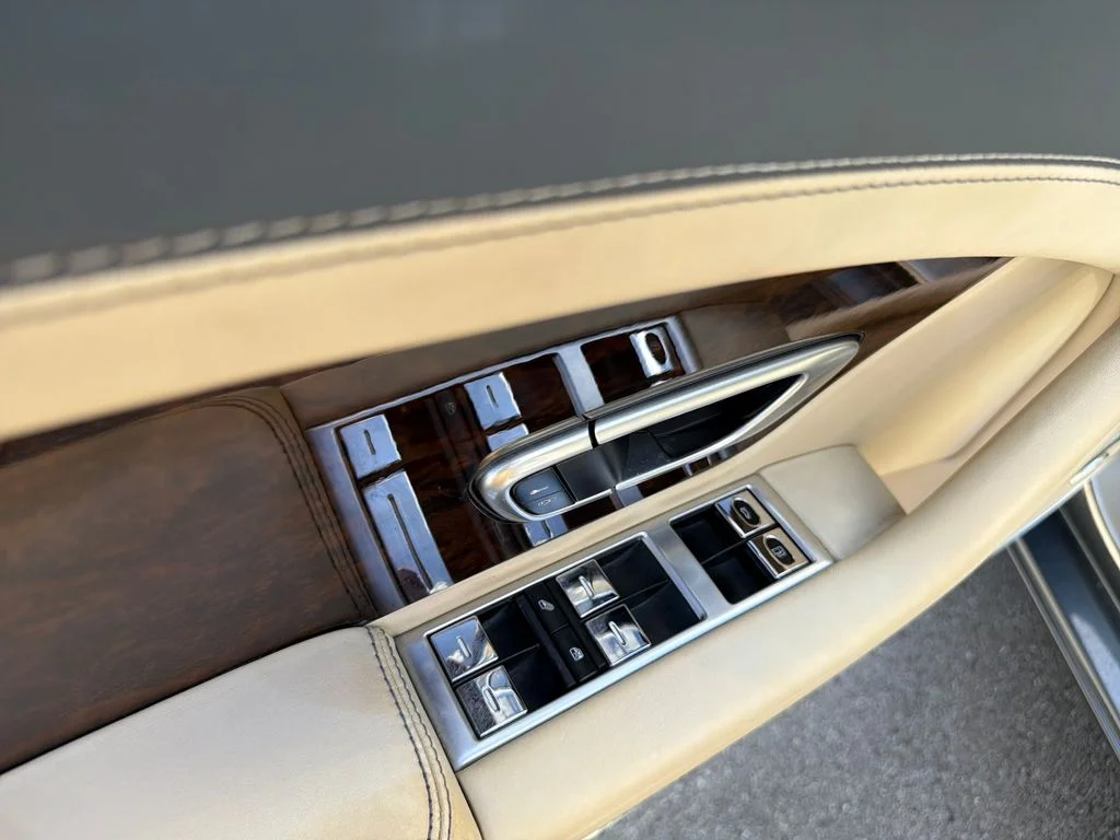 Used 2012  Bentley Base image 19