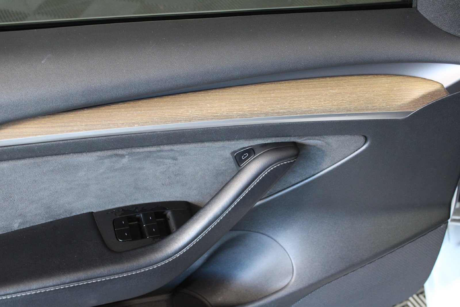 Used 2023 White Tesla Base image 16