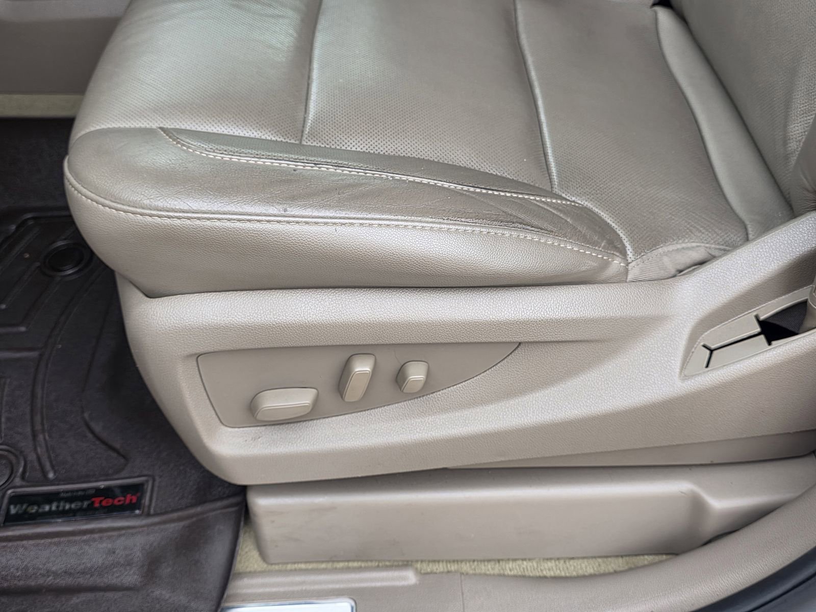 Used 2017 SUMMIT WHITE Chevrolet Premier image 22
