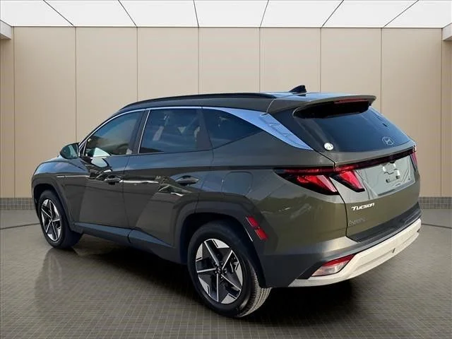 Used 2025 Green Hyundai SEL image 4