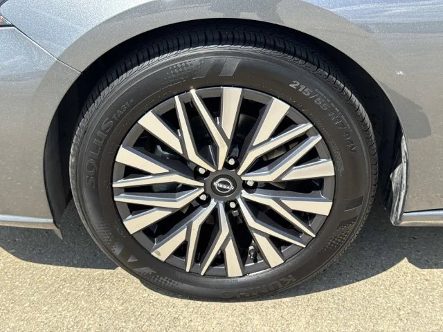 Used 2025 Gray Nissan 2.5 SV image 11