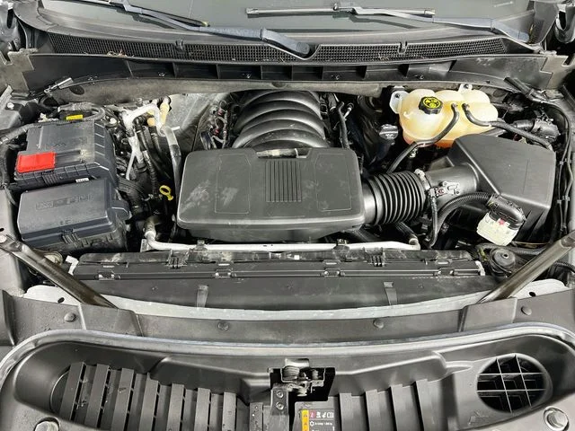 Used 2023 Silver GMC SLT image 30