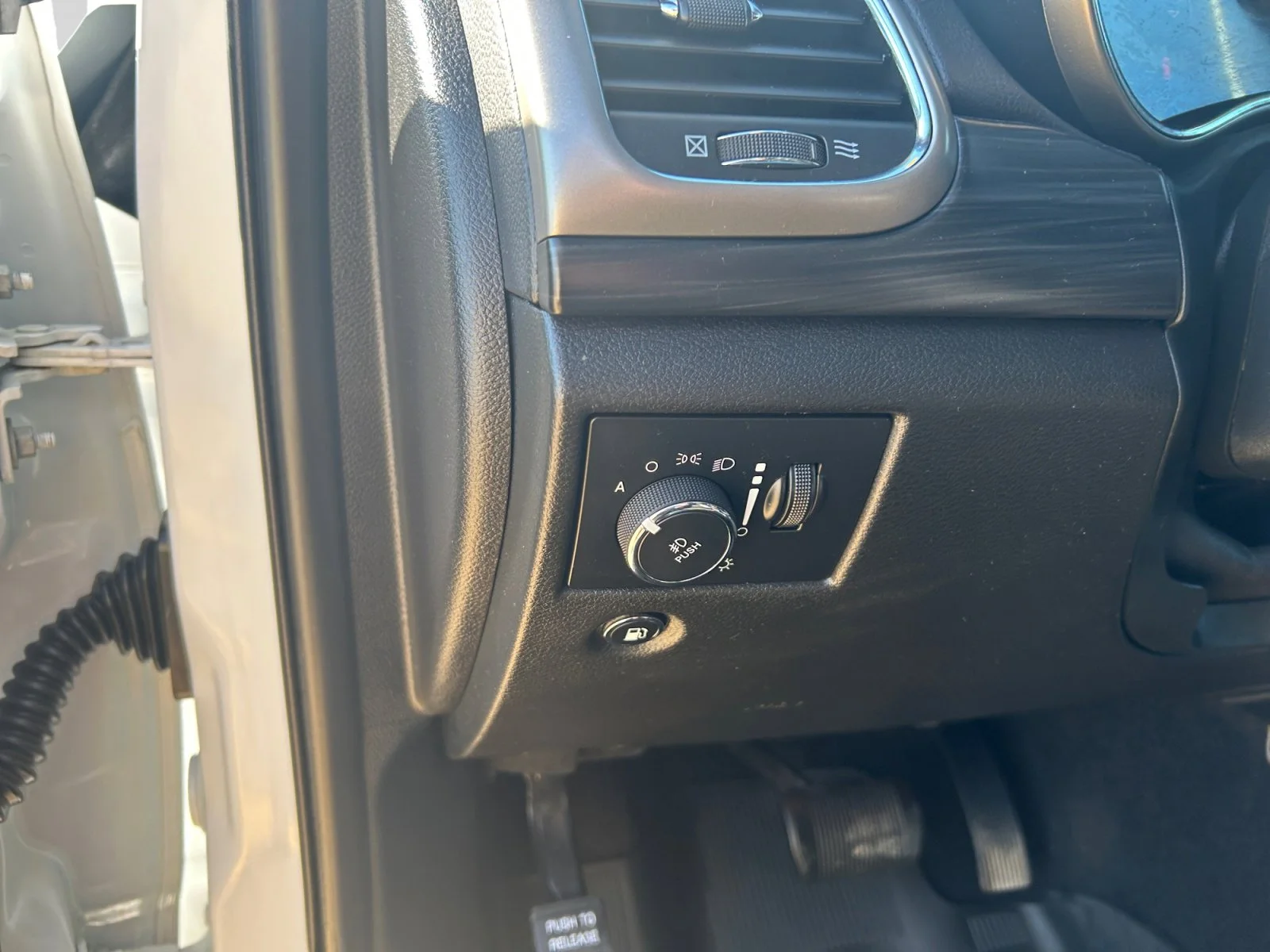 Used 2020 Bright White Jeep ALTITUDE image 15