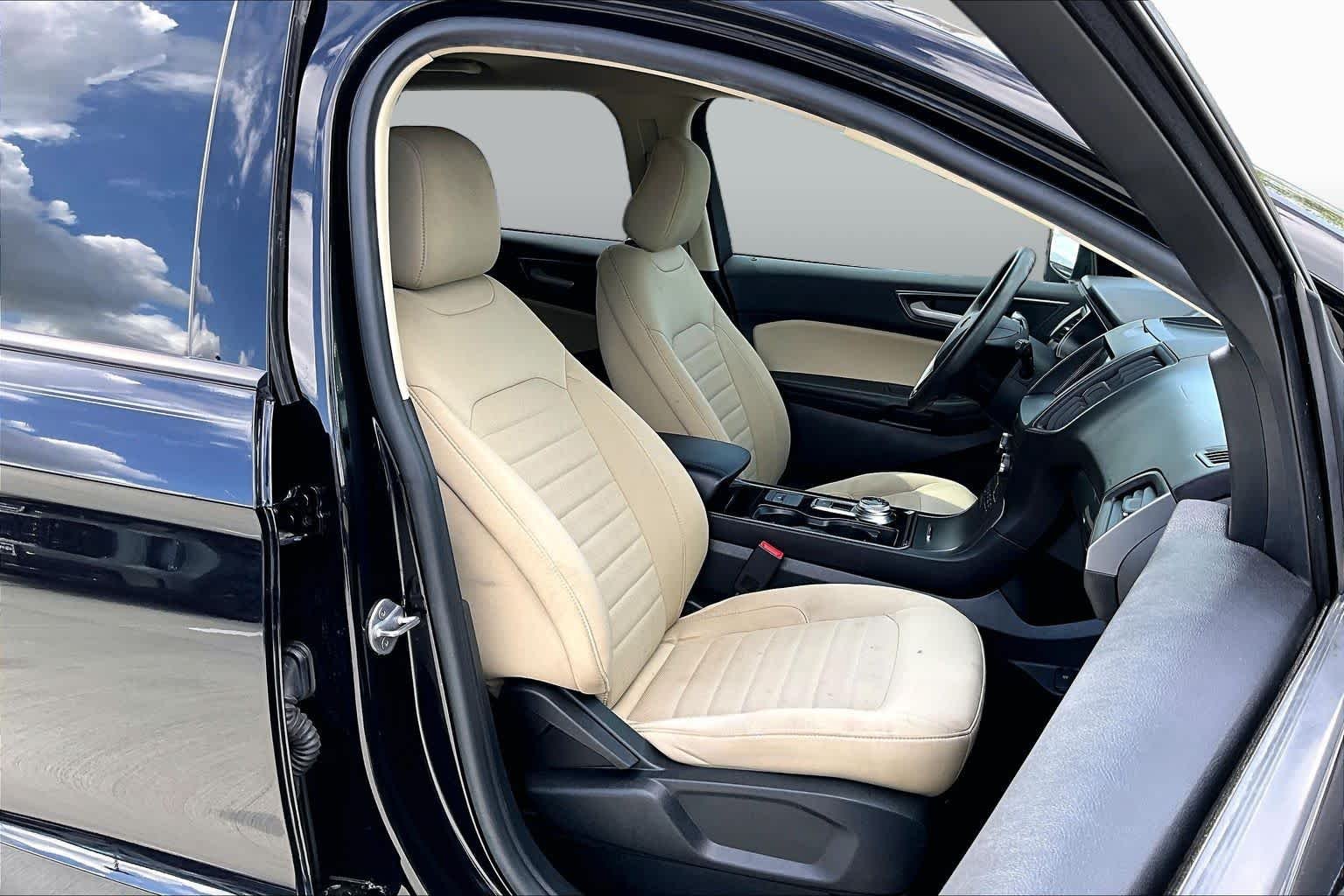 Used 2020 Agate Black Ford SE image 9