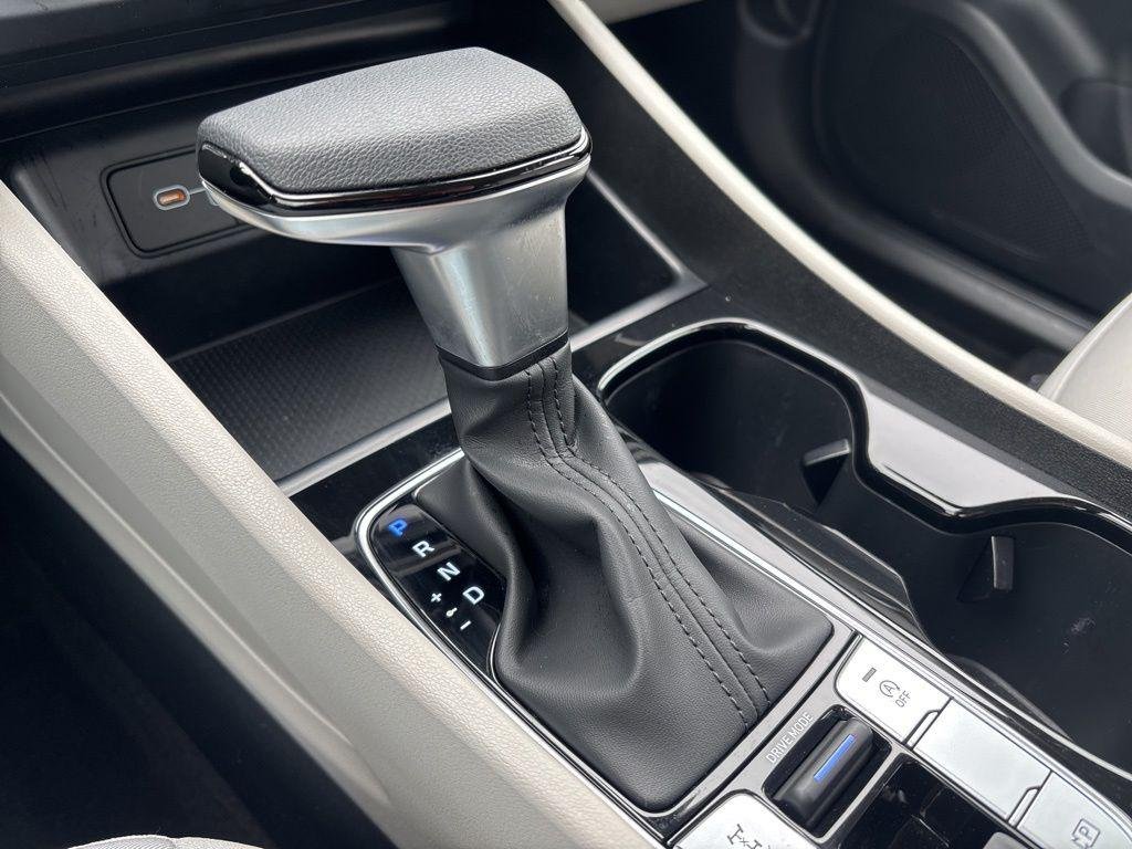 New 2026 White Hyundai SE AWD image 28