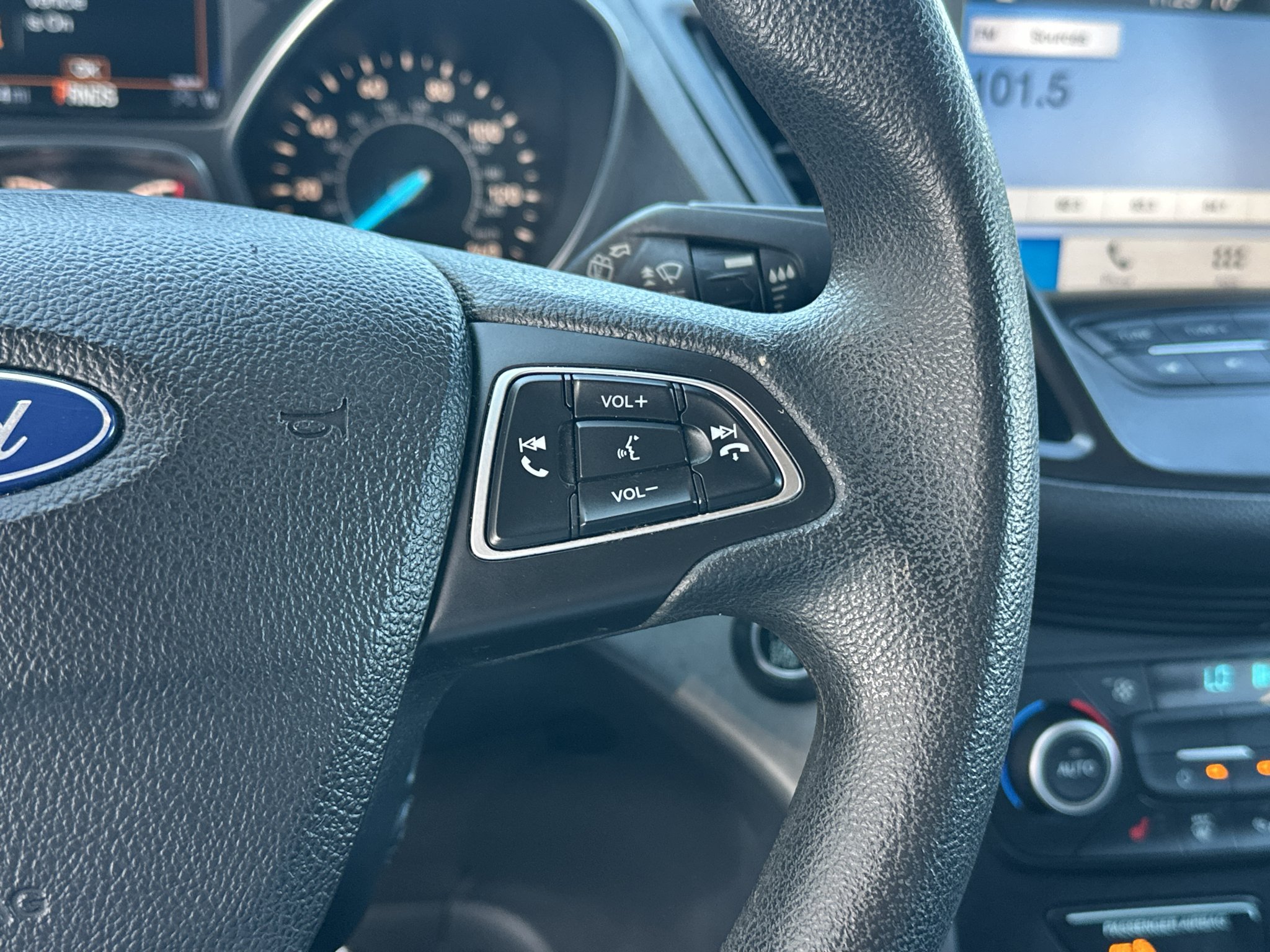 Used 2019 Lightning Blue Metallic Ford SE image 18