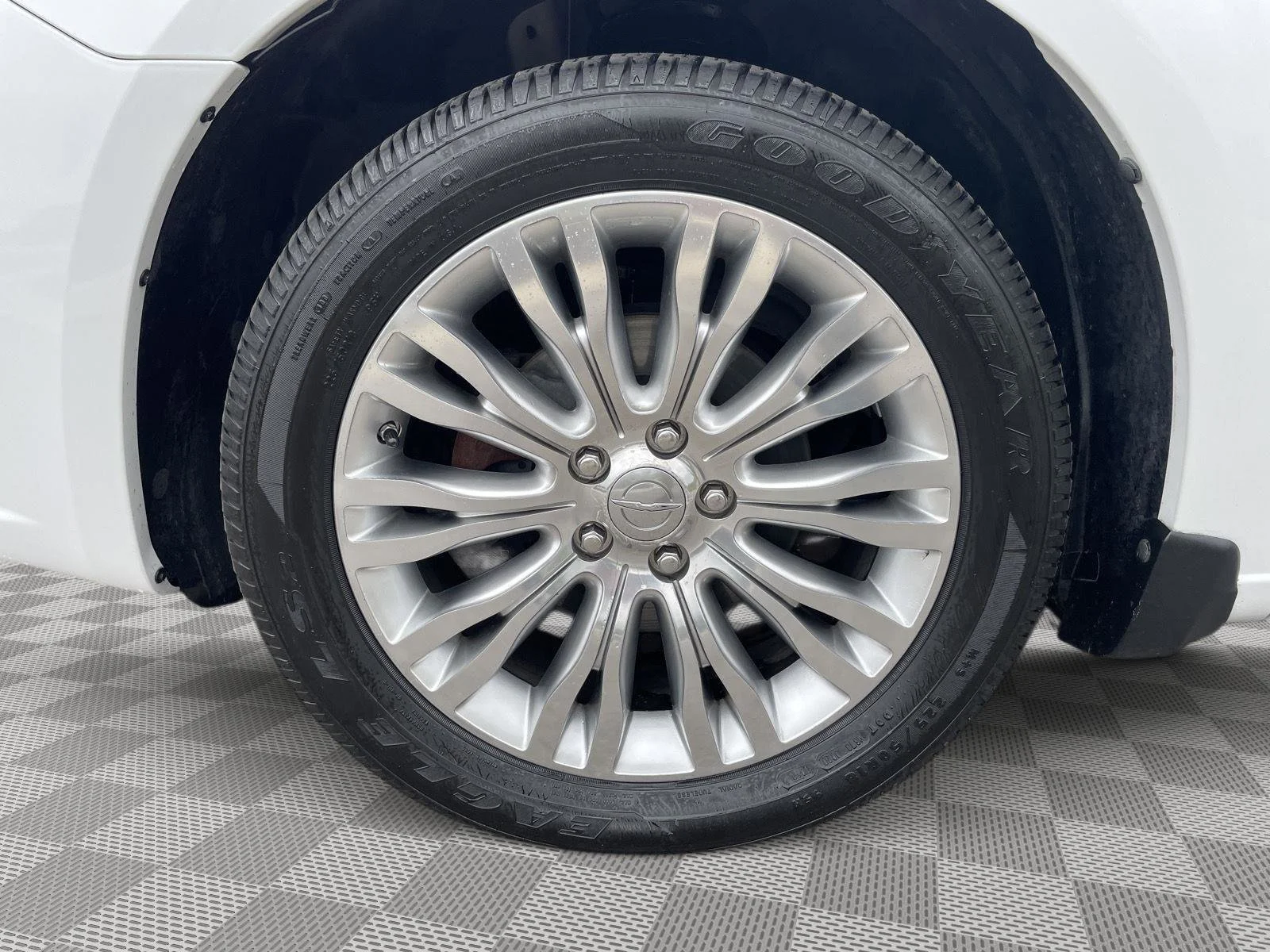 Used 2013 Bright White Chrysler Limited image 19