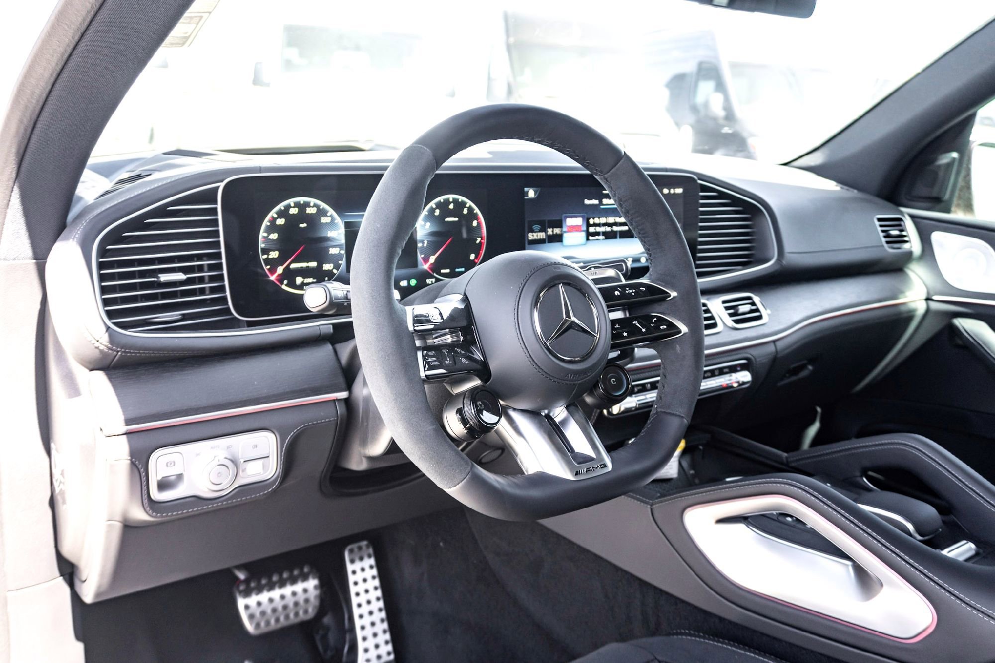 New 2025 MANUFAKTUR Moonlight White Metallic Mercedes-Benz AMG® GLE 53 4MATIC+ SUV image 32