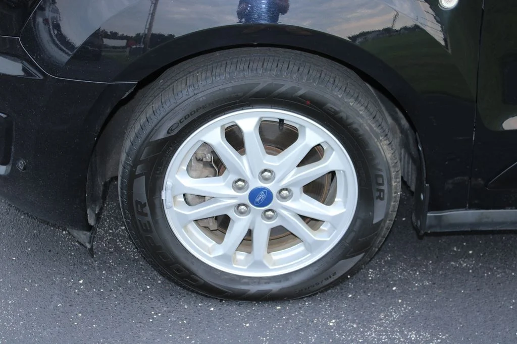 Used 2022 Black Metallic Ford XLT image 5