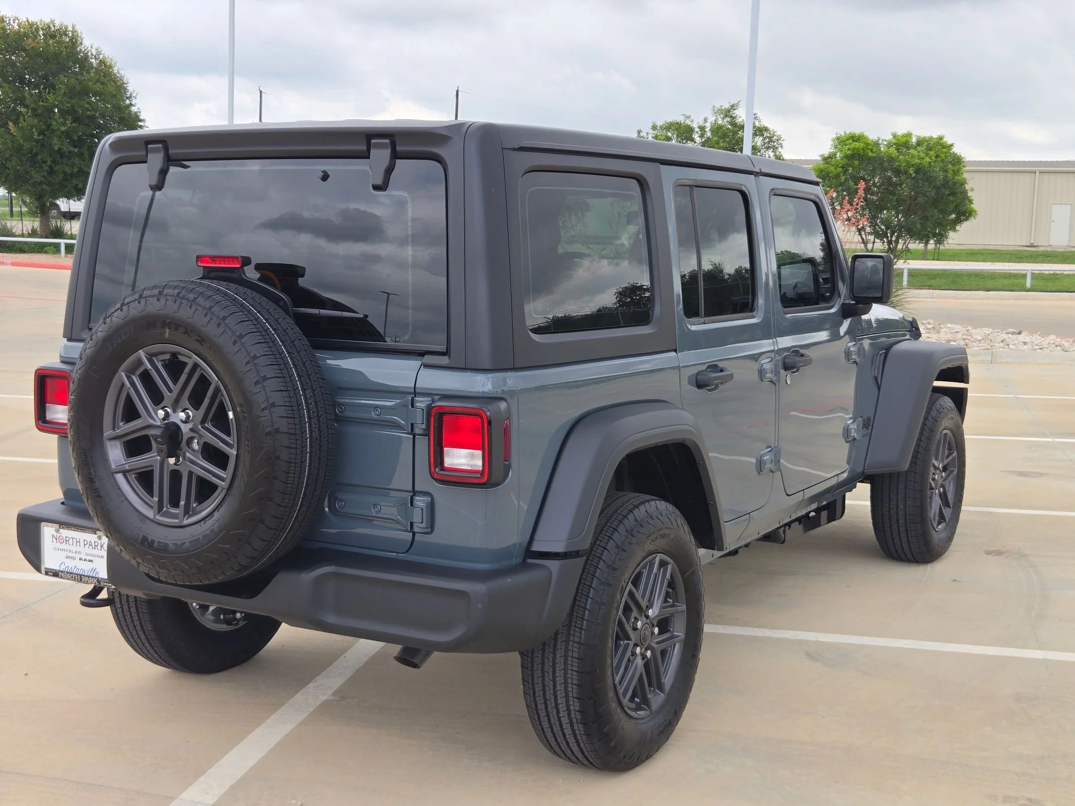 New 2026 Anvil Clear-Coat Exterior Paint Jeep Sport image 3