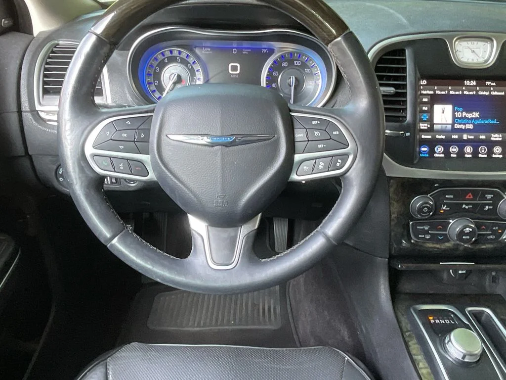 Used 2018 Gray Chrysler Limited image 19