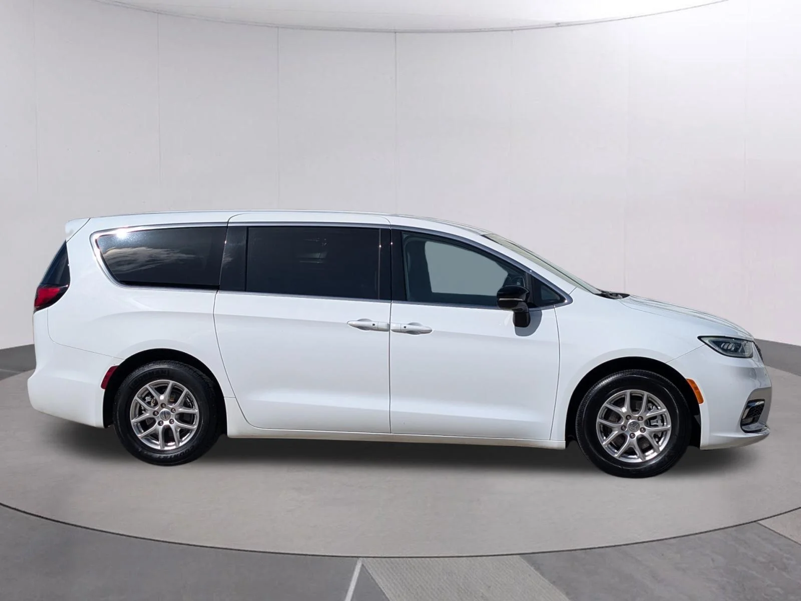 Used 2024 Bright White Clearcoat Chrysler Touring L image 6