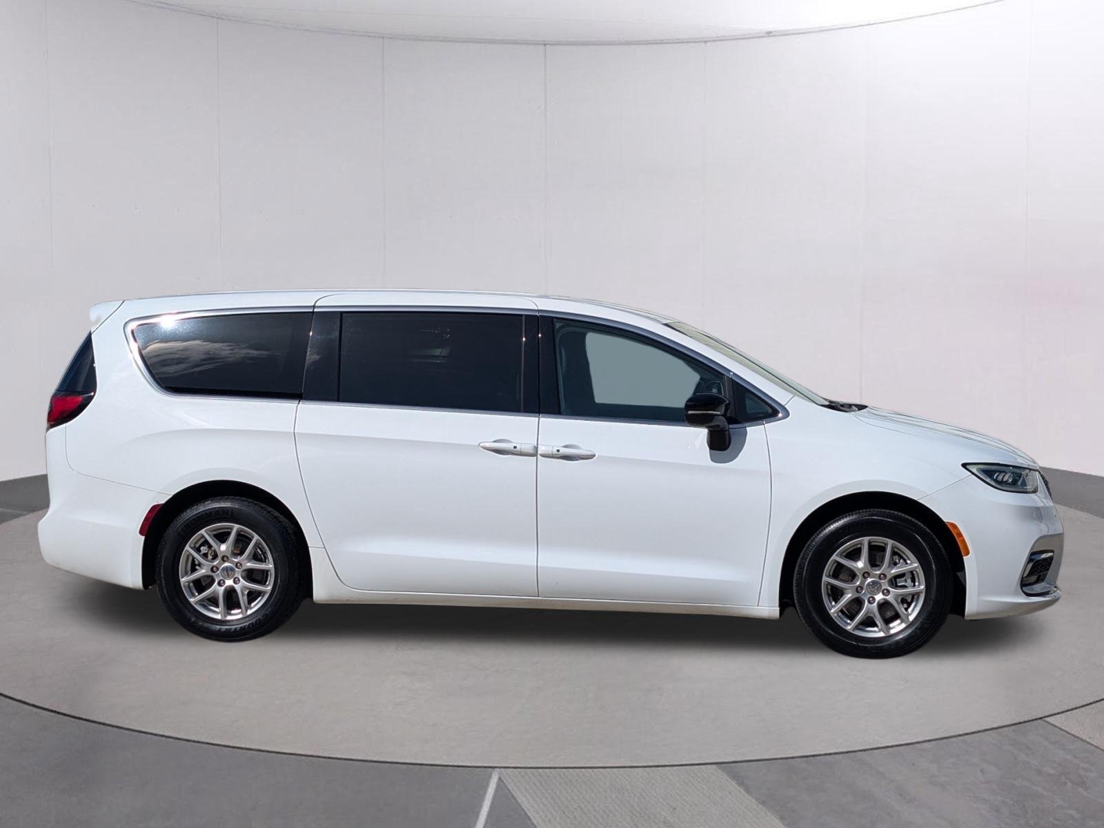 Used 2024 Bright White Clearcoat Chrysler Touring L image 6