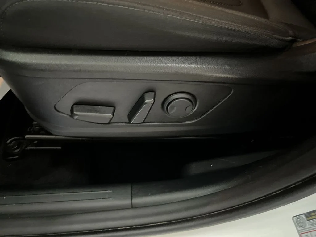 Used 2023 White Hyundai SEL image 12