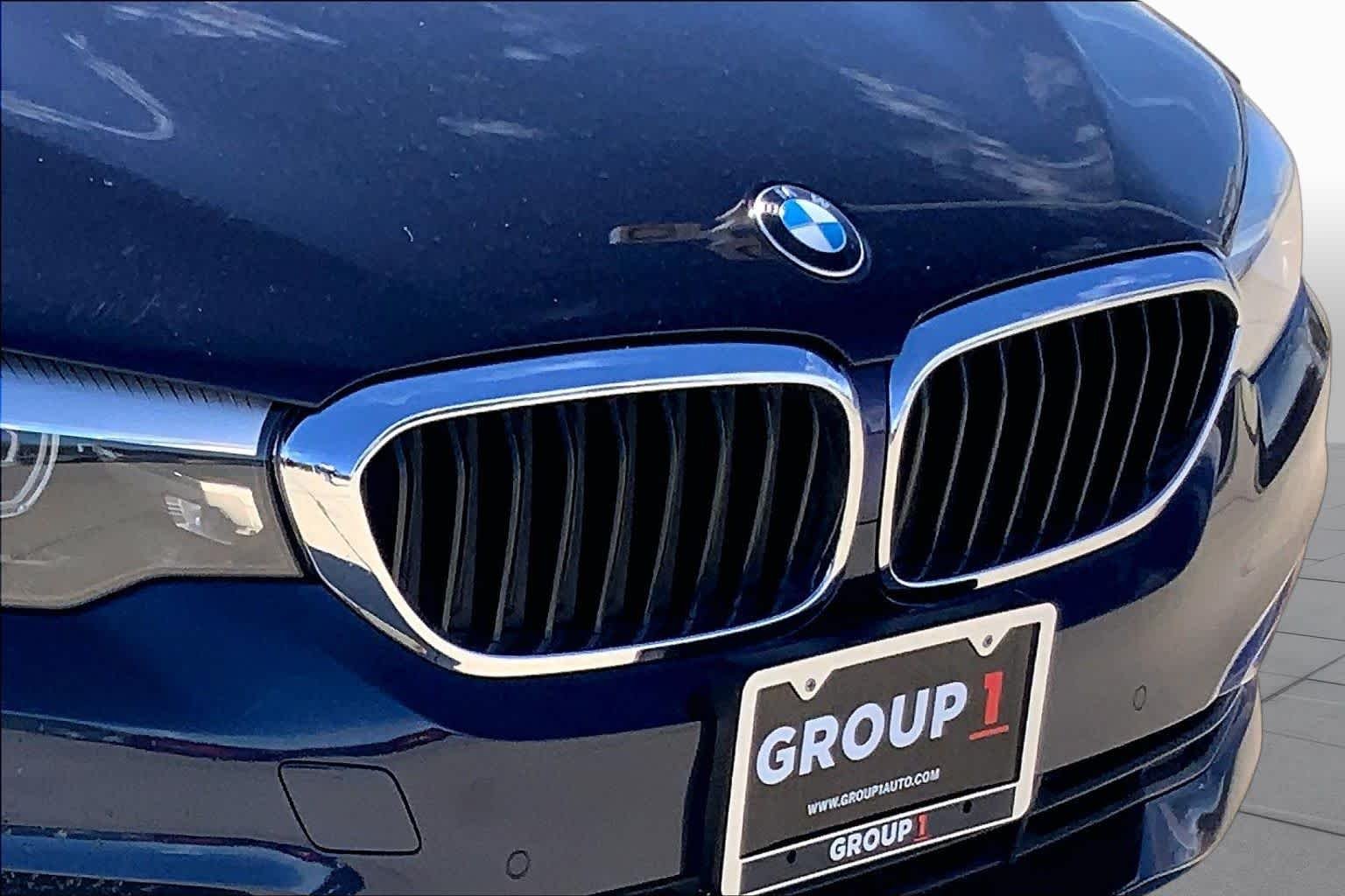 Used 2019 Imperial Blue Metallic BMW 530i xDrive image 30