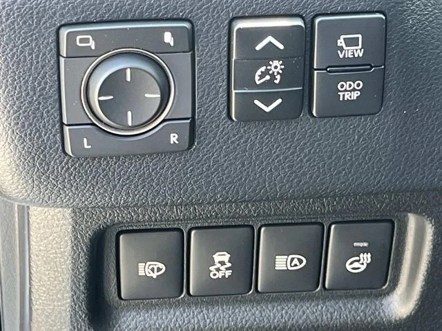 Used 2021 White Lexus 460 Luxury image 34