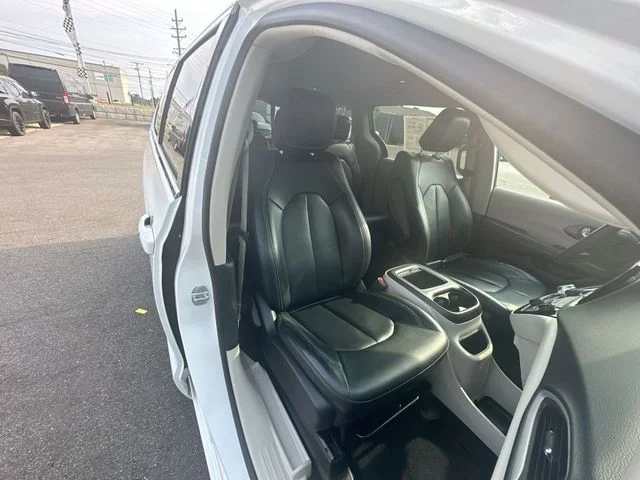 Used 2022 White Chrysler Touring L image 26