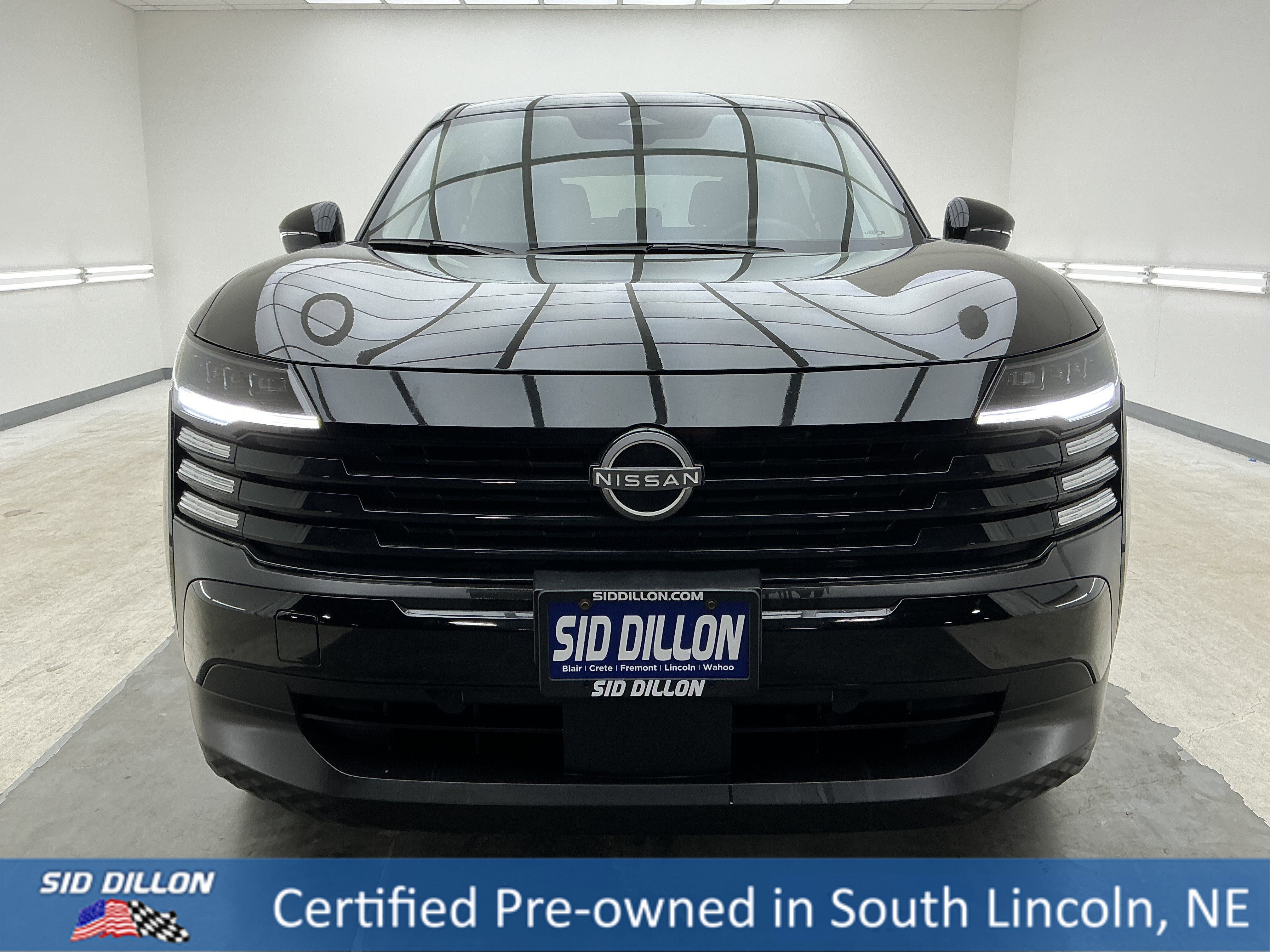 View vehicle photo 2