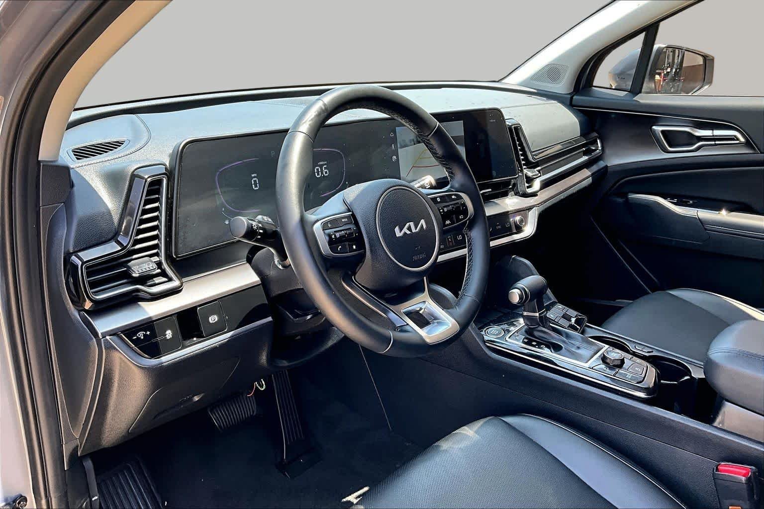Used 2025 Everlasting Silver Kia EX image 18