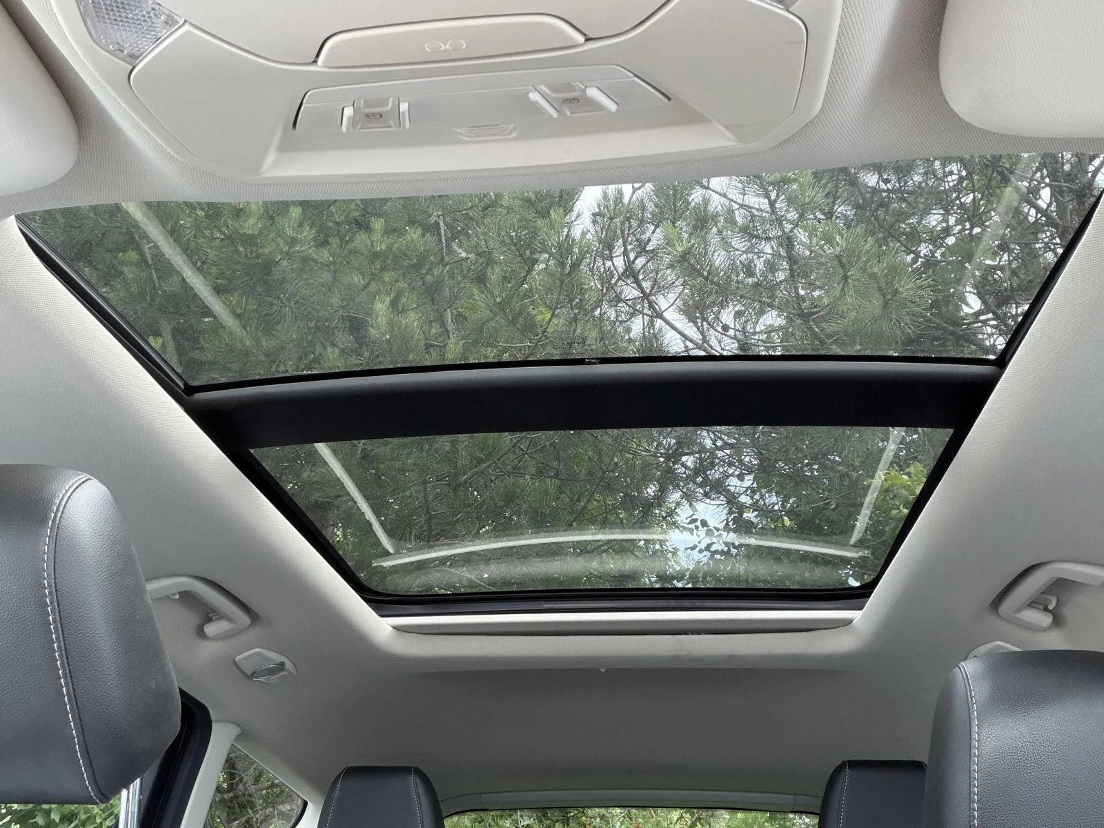 Used 2018 Magnetic Ford SE image 7