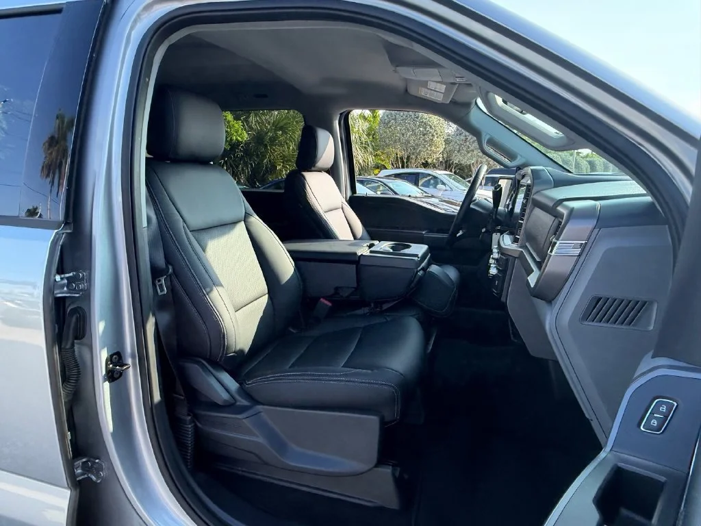 Used 2025 Iconic Silver Metallic Ford XLT image 19