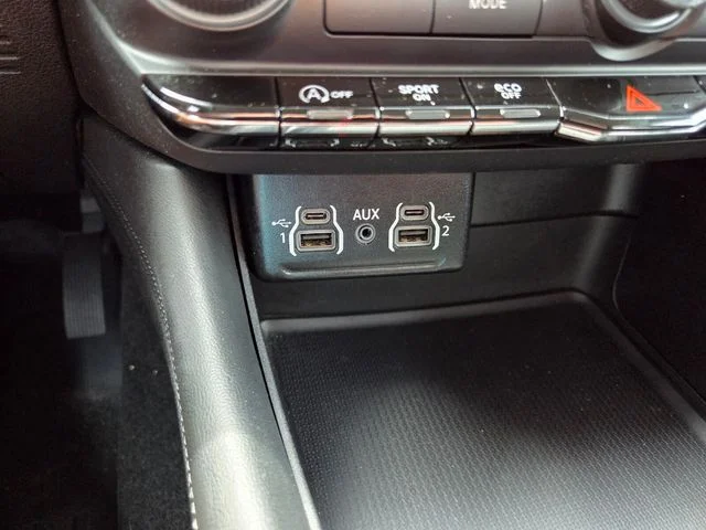 Used 2022 White Dodge SXT image 26