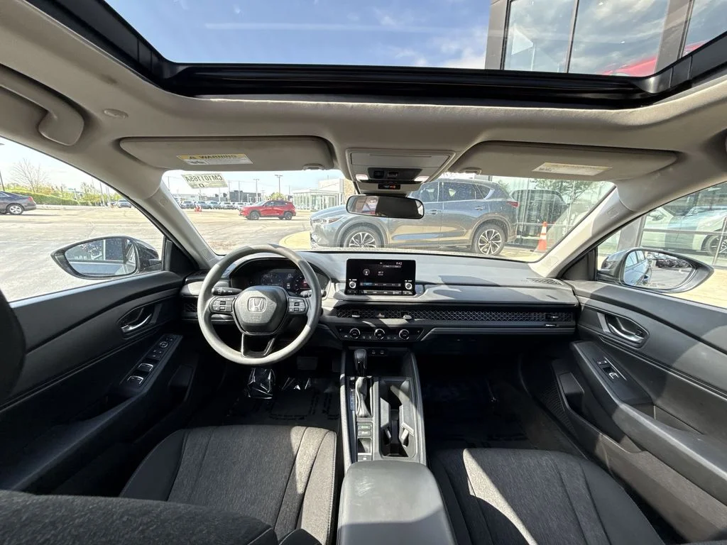 Used 2025 Blue Honda SE image 21