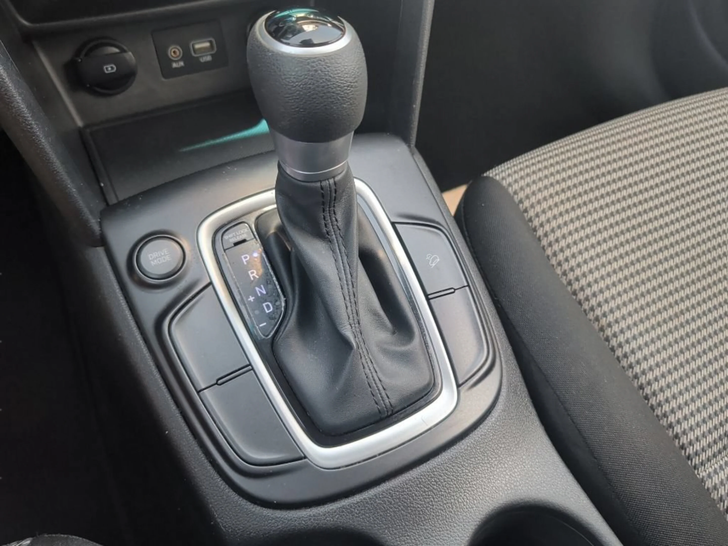 Used 2019 Thunder Gray Hyundai SE image 23