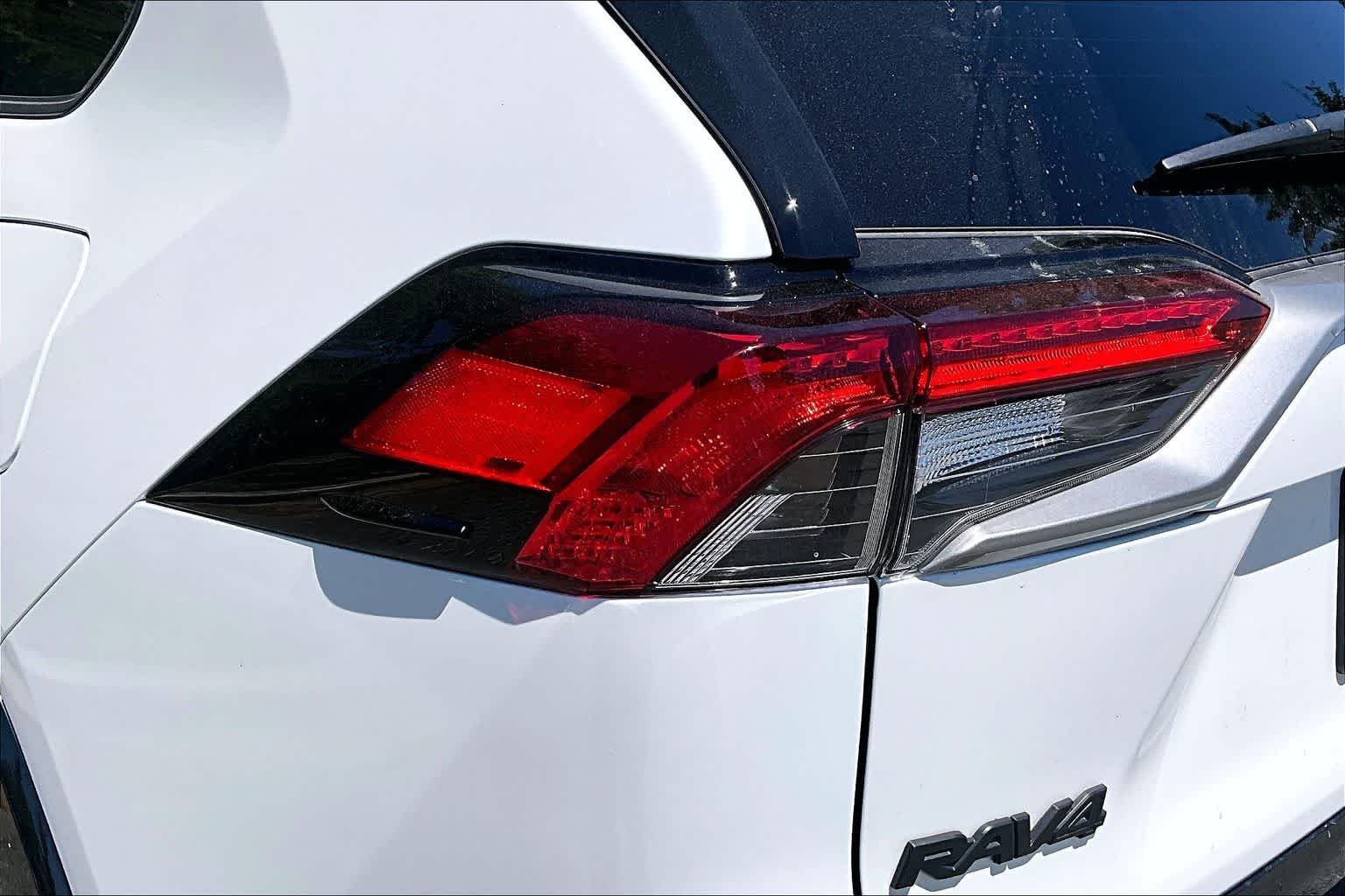 Used 2024 Wind Chill Pearl/Midnight Black Metallic Toyota Hybrid XSE image 29