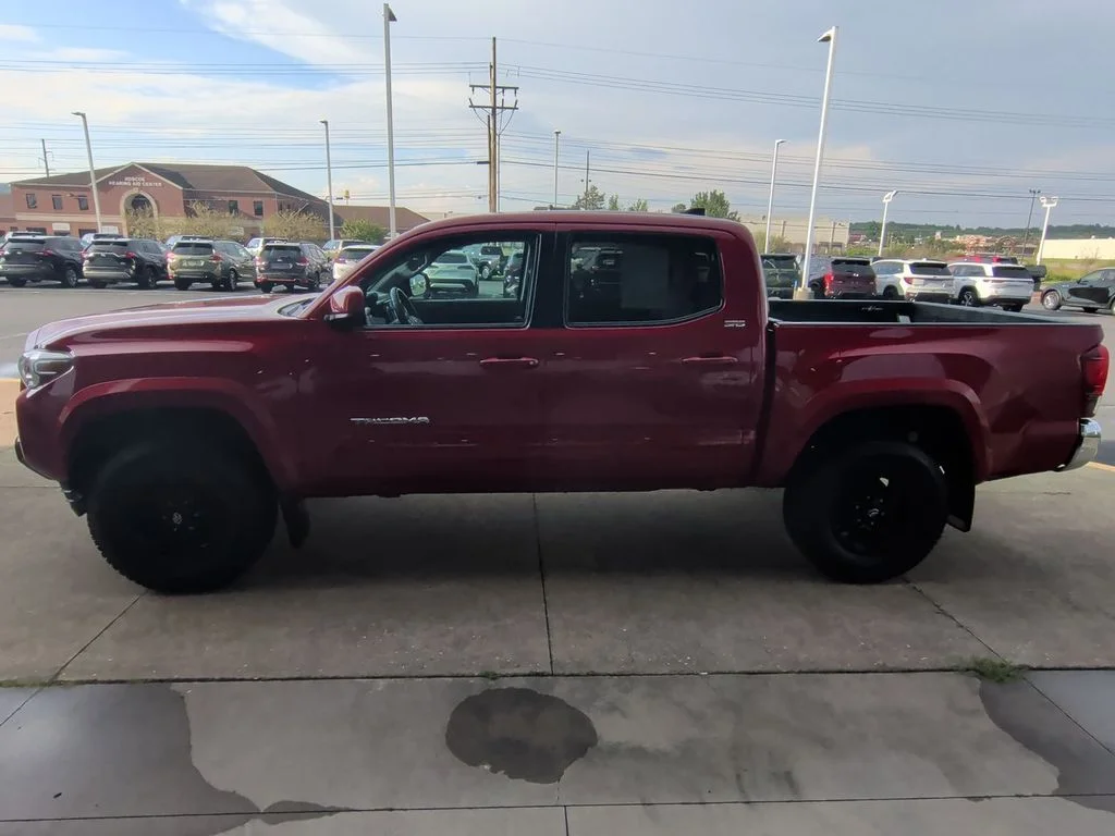 Used 2019 Red Toyota SR5 image 5