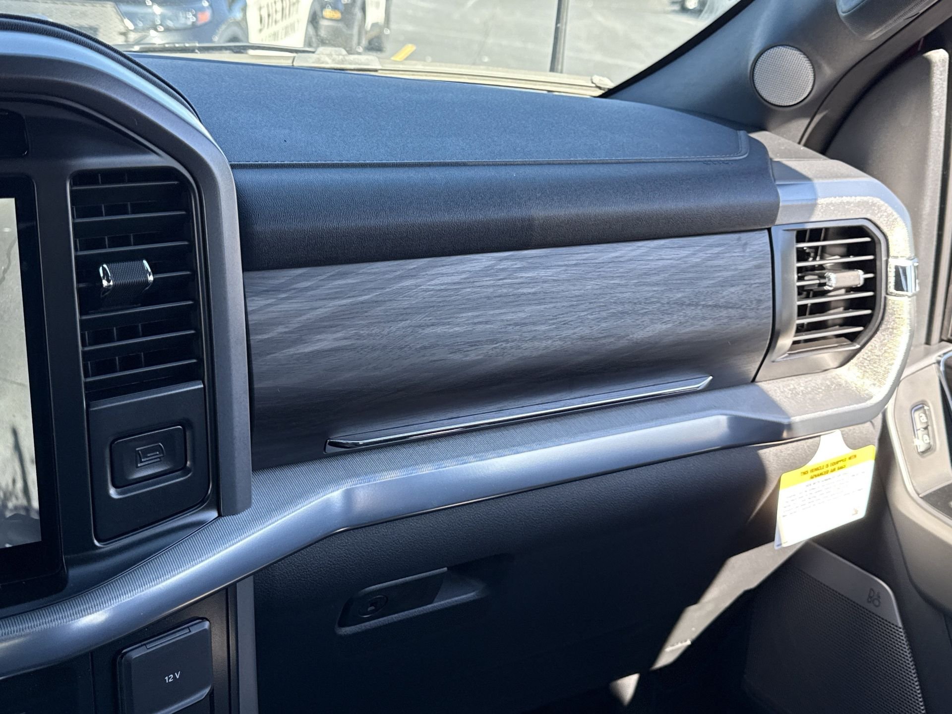 2025 Ford F-150 Lariat - Photo 9