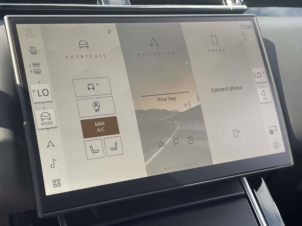 New 2026 Santorini Black Land Rover Dynamic SE image 19