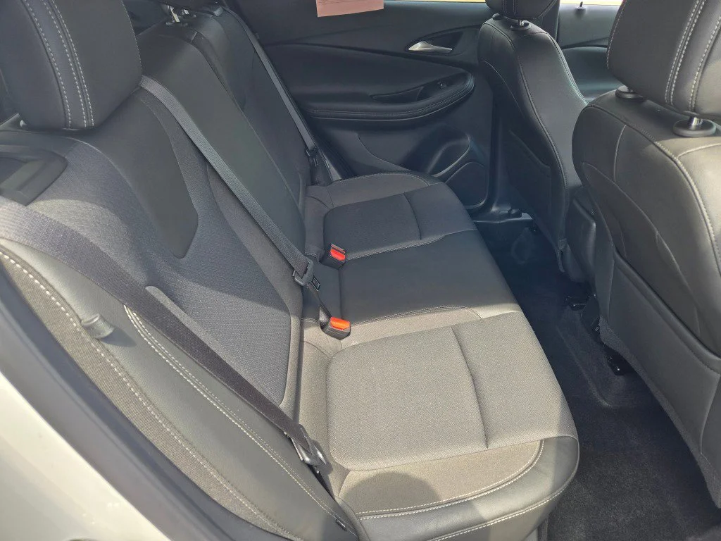 Used 2025 Summit White Buick Preferred image 10