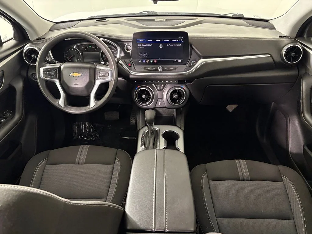 Used 2025 White Chevrolet LT image 28