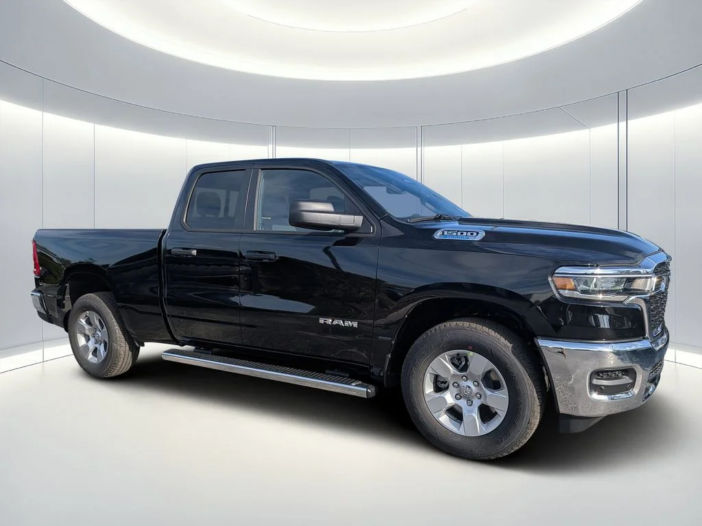 New 2026 Diamond Black Crystal Pearl-Coat Exterior Paint RAM Tradesman image 2