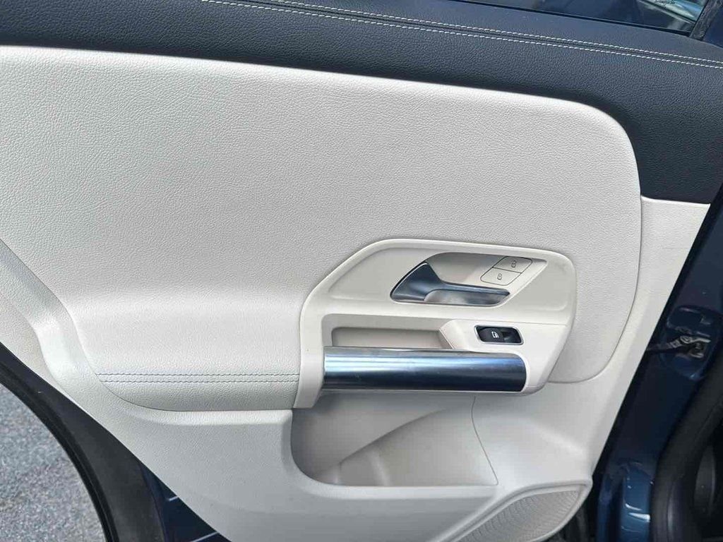 Used 2022 Blue Mercedes-Benz GLA 250 image 31