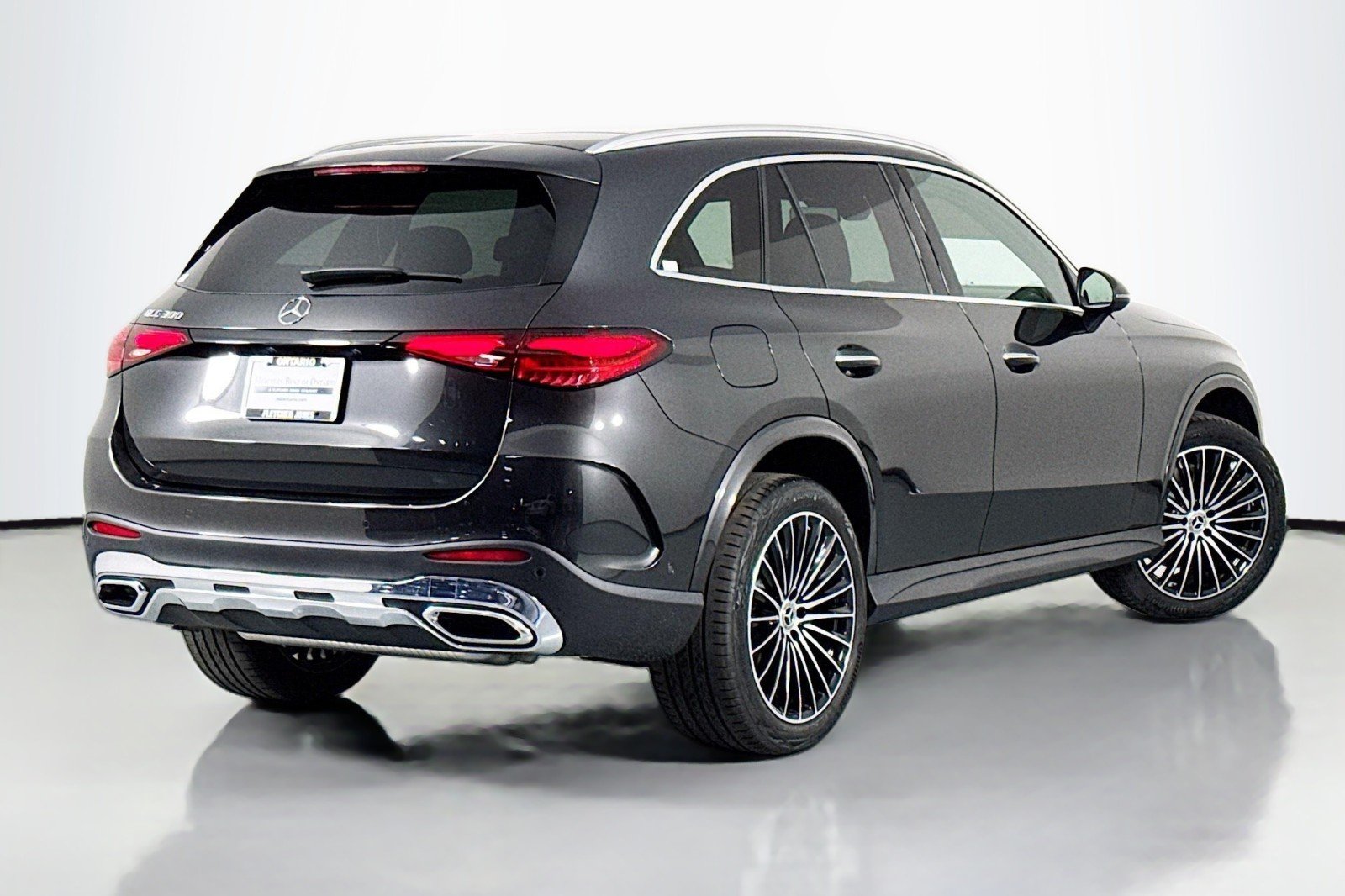 New 2026 Graphite Grey Metallic Mercedes-Benz GLC 300 SUV image 7