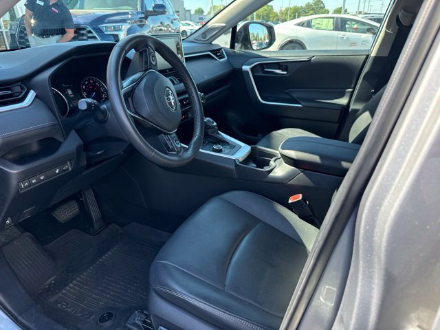 Used 2021 Silver Toyota XLE Premium image 14