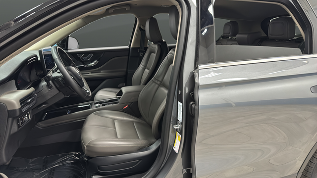 Used 2025 Asher Gray Metallic Clearcoat Lincoln Premiere image 9