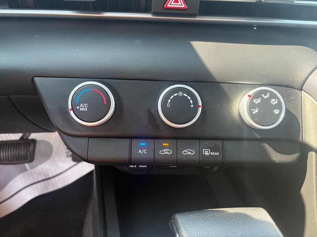 Used 2023 Gray Hyundai SE image 6