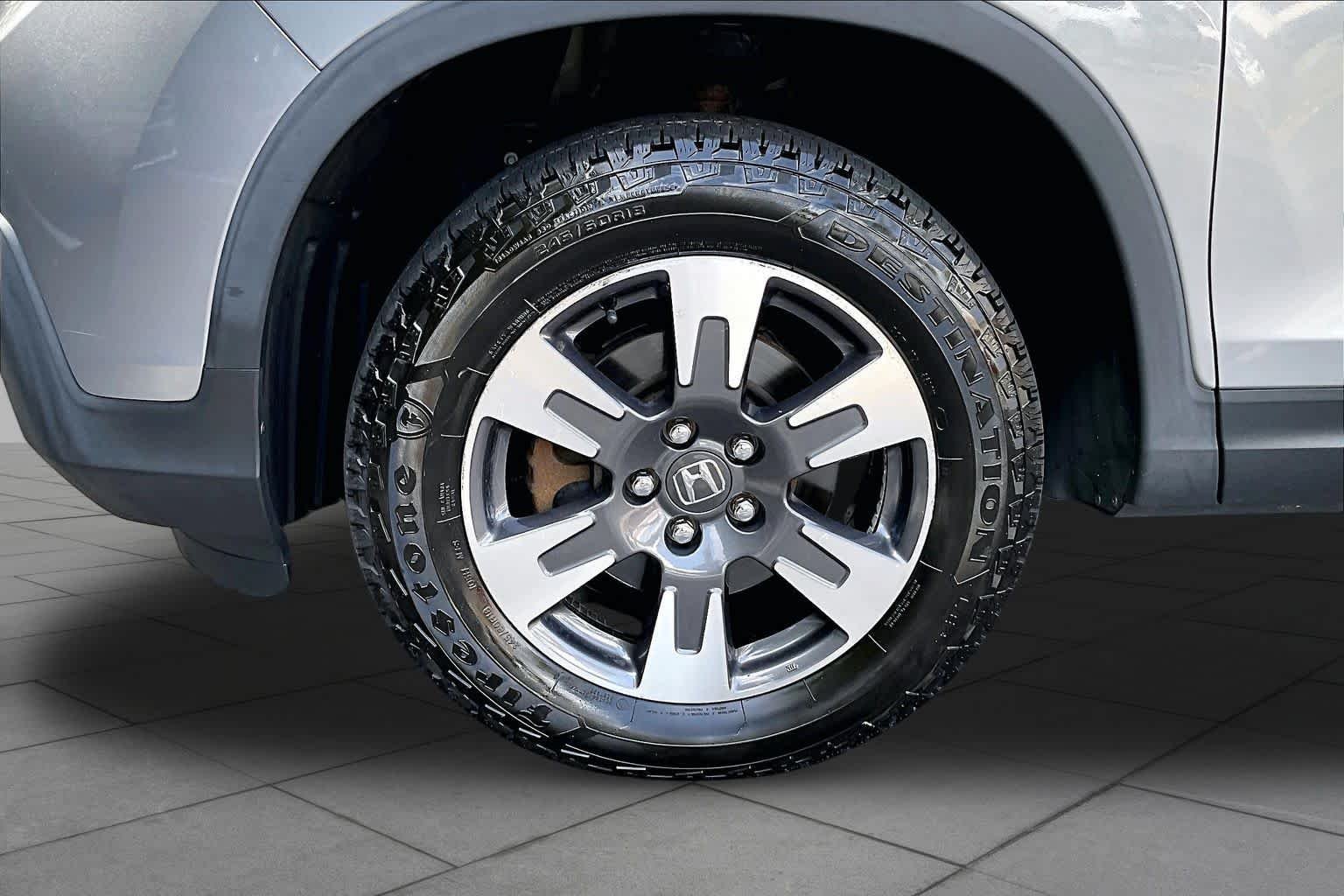 Used 2019 Lunar Silver Metallic Honda RTL-T image 11